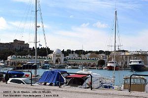 072- Rhodes ville et port d'honneur